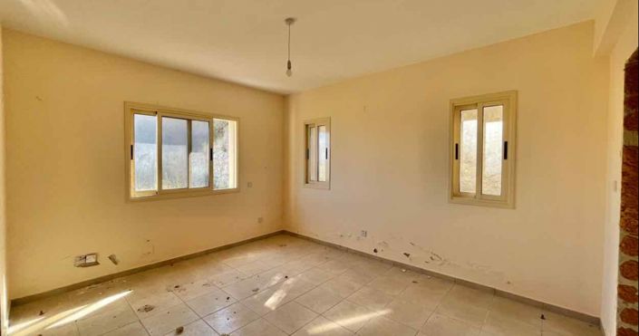 Image No.7-4 Bed House for sale