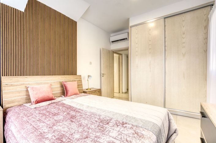 Image No.10-3 Bed House for sale