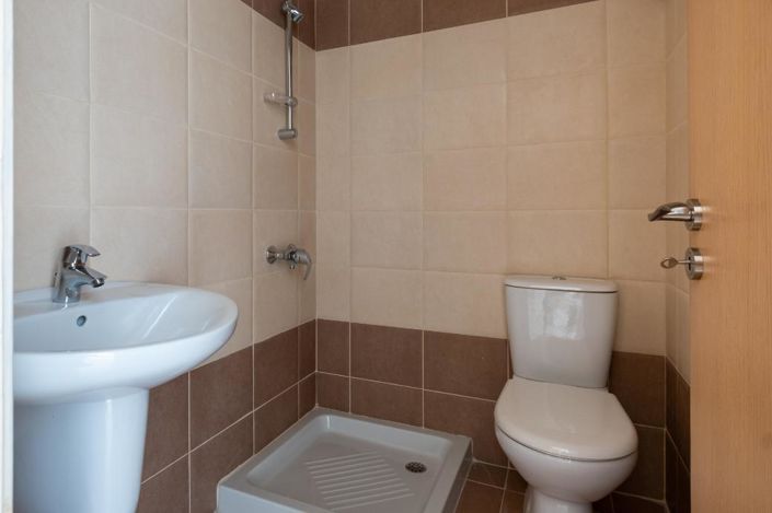 Image No.12-2 Bed House for sale