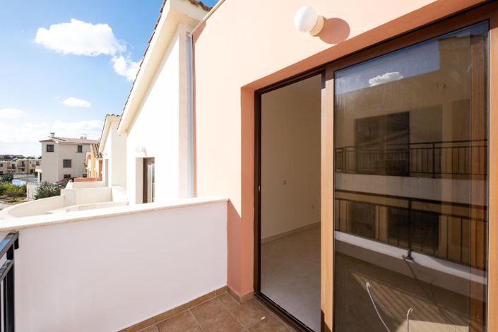 Image No.9-2 Bed House for sale