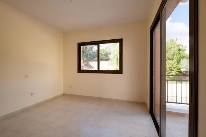 Image No.11-3 Bed House for sale