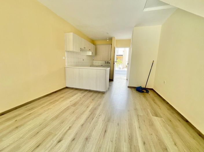 Image No.4-2 Bed House for sale