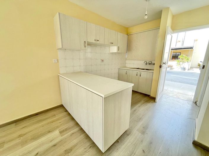 Image No.5-2 Bed House for sale