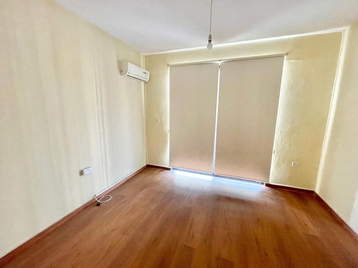 Image No.8-2 Bed House for sale