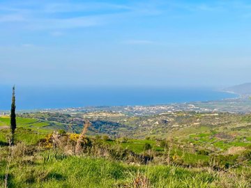 1 - Polis, Land