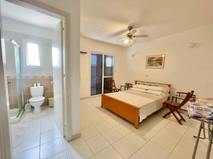 Image No.11-3 Bed House for sale