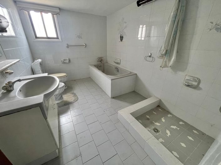 Image No.6-2 Bed House for sale