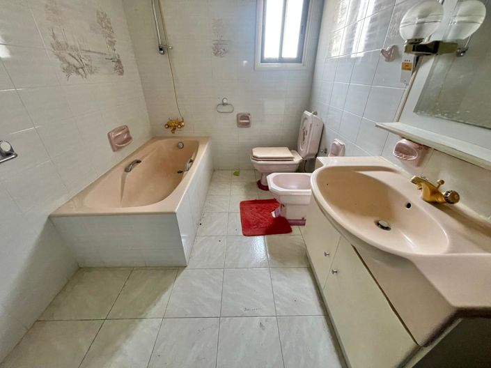 Image No.9-2 Bed House for sale