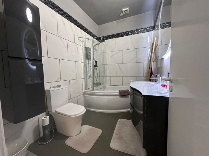 Image No.20-3 Bed House for sale