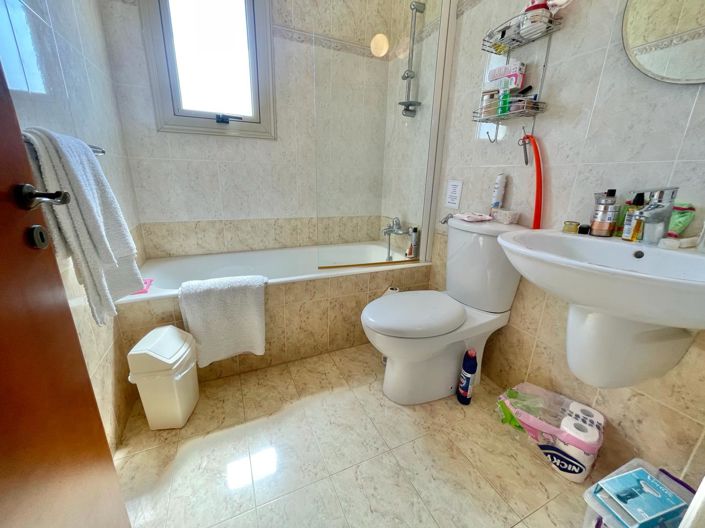 Image No.12-3 Bed House for sale