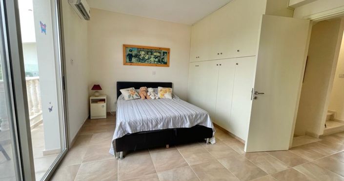 Image No.12-2 Bed House for sale