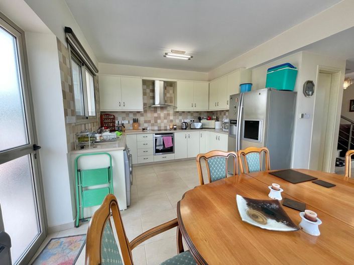 Image No.5-2 Bed House for sale