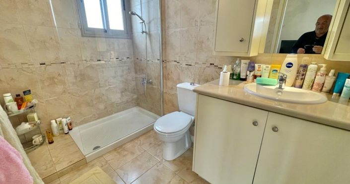 Image No.8-2 Bed House for sale