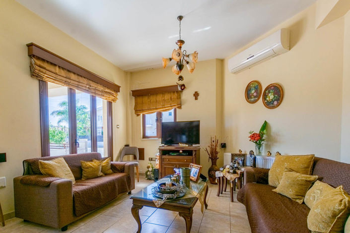 Image No.11-3 Bed House for sale