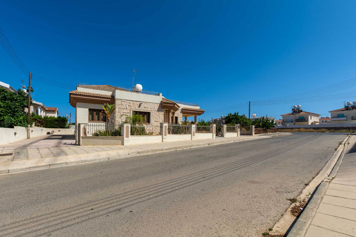 Image No.12-3 Bed House for sale