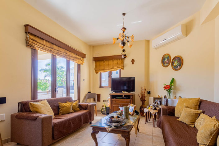 Image No.13-3 Bed House for sale