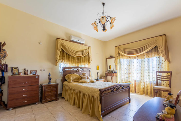 Image No.19-3 Bed House for sale