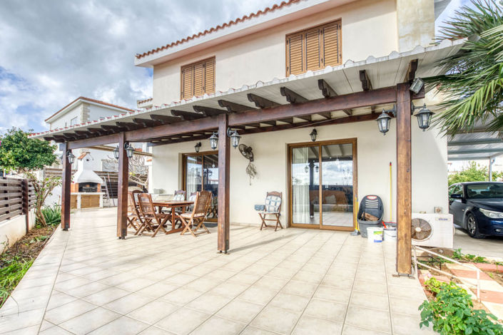 Image No.1-4 Bed House for sale