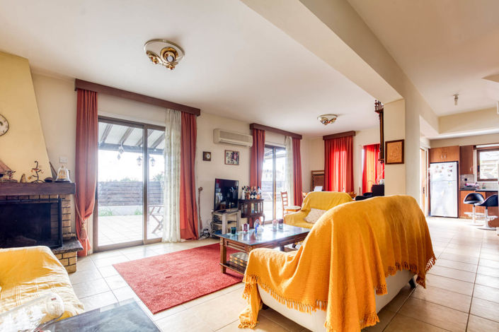 Image No.12-4 Bed House for sale