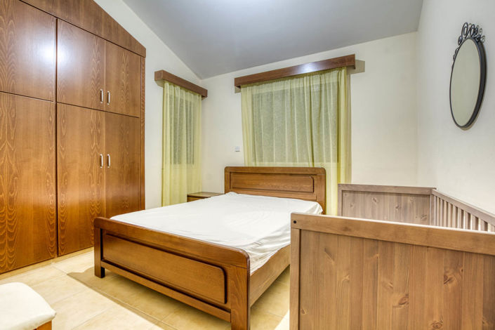 Image No.18-4 Bed House for sale