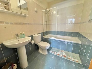 key-ready-apartment-for-sale-paphos-cyprus13