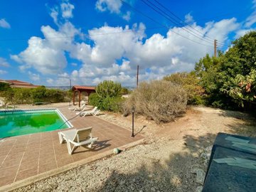 bungalow-for-sale-peyia-paphos-cyprus5