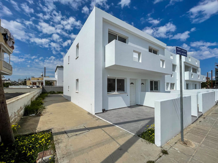 Image No.1-2 Bed House for sale