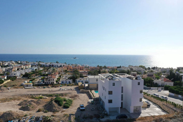 Image No.7-2 Bed House for sale