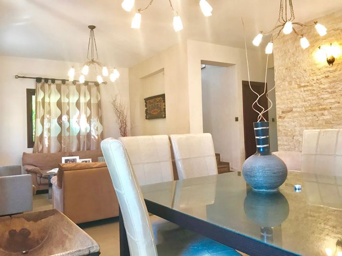 Image No.10-6 Bed House for sale