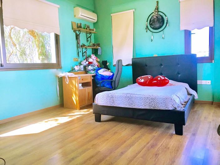 Image No.17-6 Bed House for sale