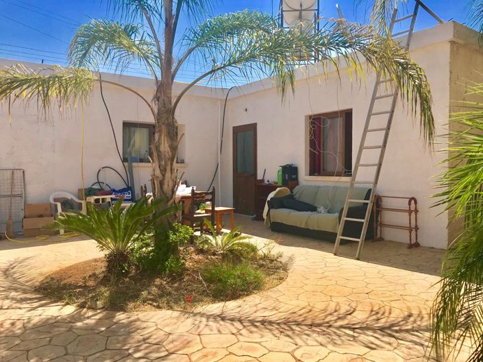 Image No.5-6 Bed House for sale