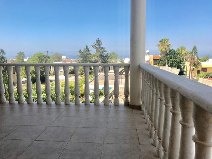 Image No.8-6 Bed House for sale