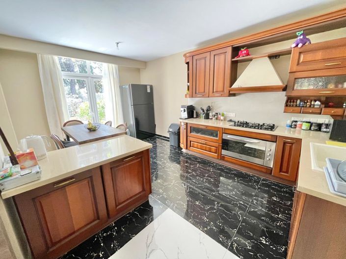 Image No.10-5 Bed House for sale