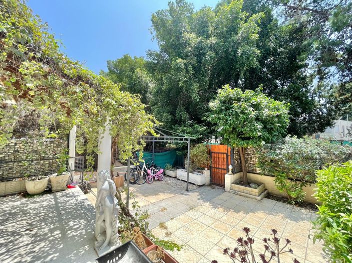 Image No.2-5 Bed House for sale