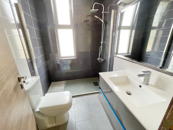 Image No.23-5 Bed House for sale