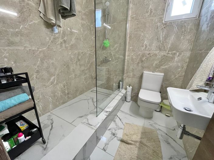 Image No.24-5 Bed House for sale