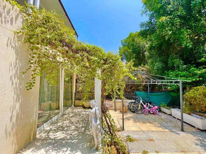 Image No.3-5 Bed House for sale