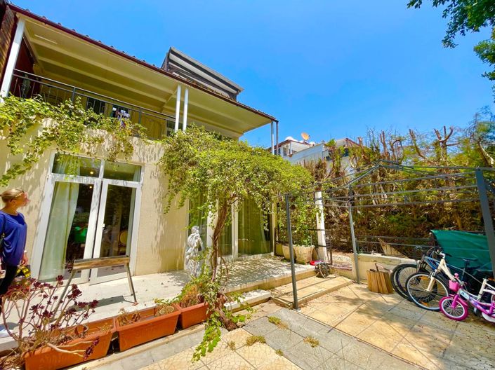 Image No.4-5 Bed House for sale