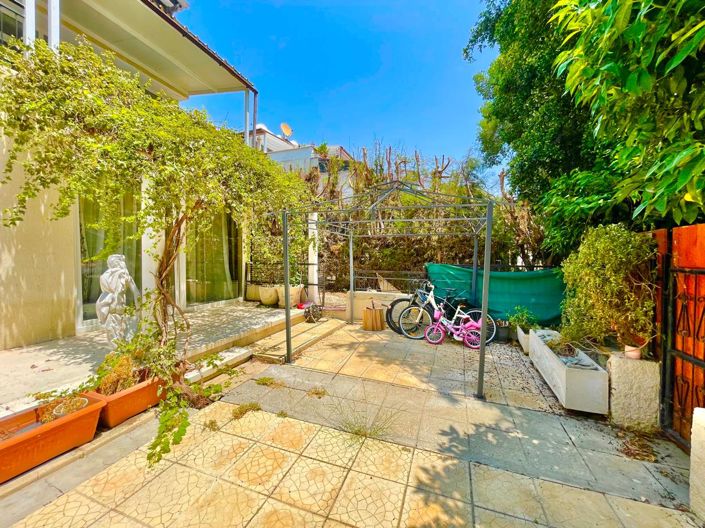 Image No.5-5 Bed House for sale