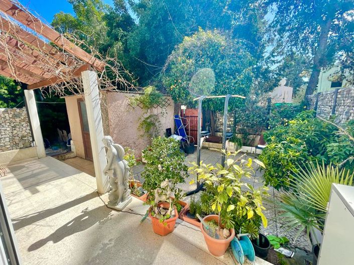 Image No.6-5 Bed House for sale