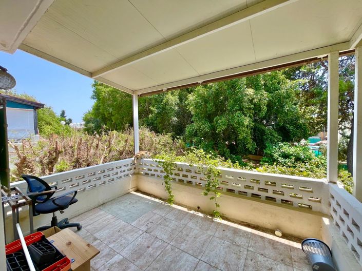 Image No.8-5 Bed House for sale