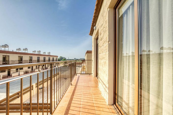 Image No.1-2 Bed House for sale