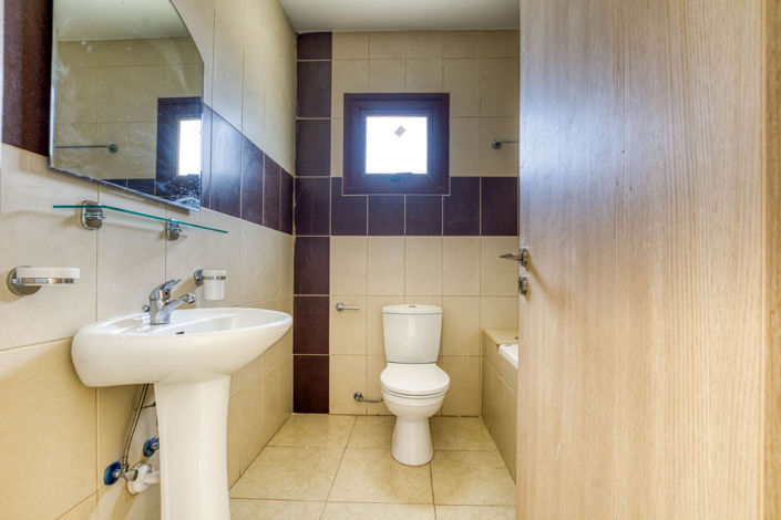 Image No.32-2 Bed House for sale