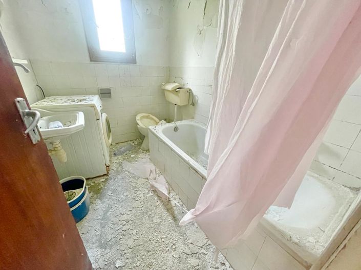 Image No.12-2 Bed House for sale