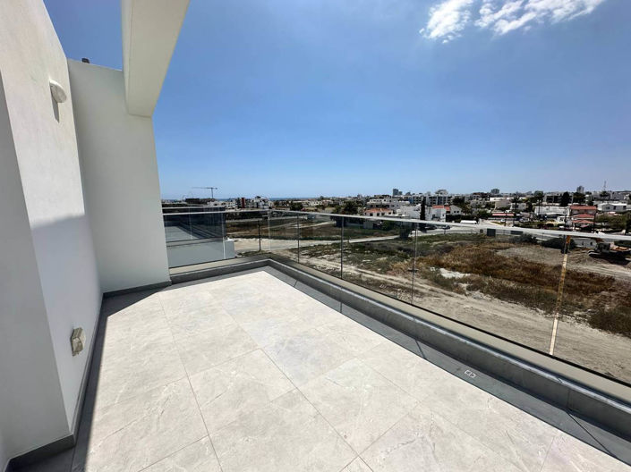 Image No.15-2 Bed Apartment for sale