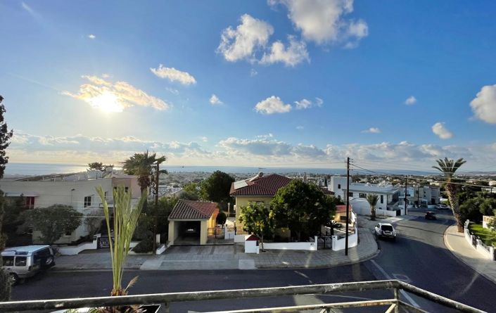 Image No.4-2 Bed House for sale