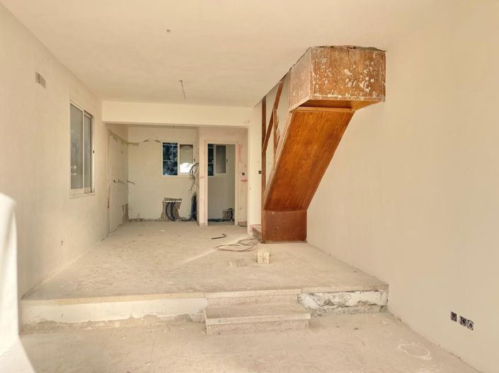 Image No.8-2 Bed House for sale