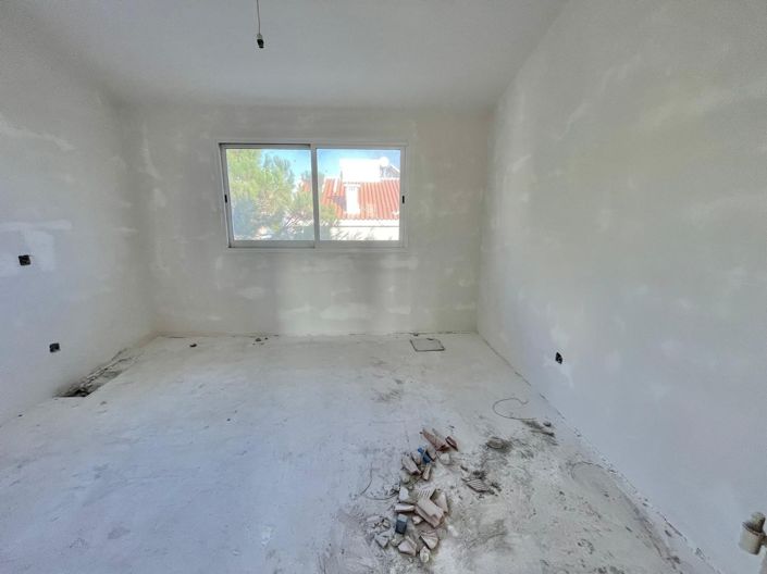 Image No.8-2 Bed House for sale