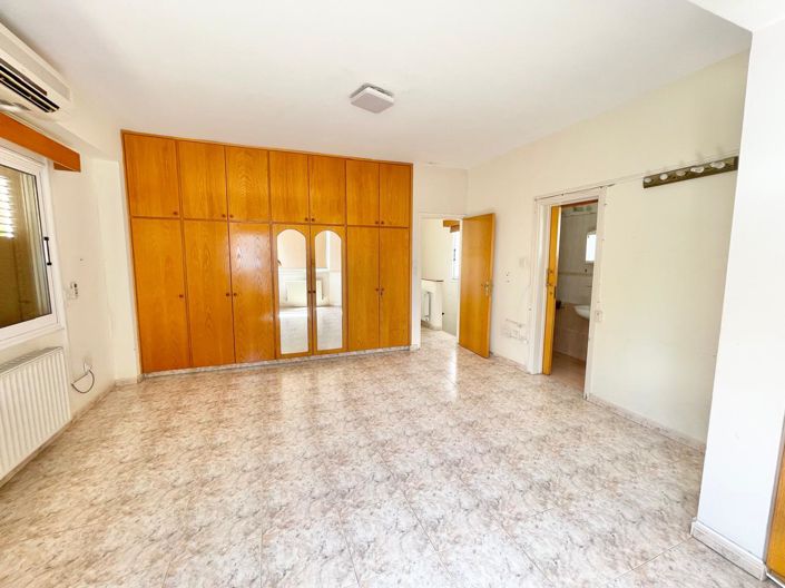 Image No.16-3 Bed House for sale