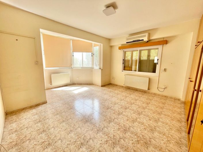 Image No.18-3 Bed House for sale